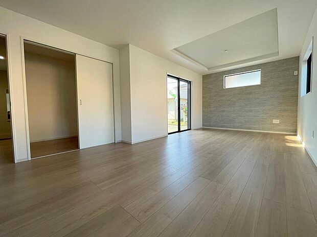 ◆リビングを温かく居心地の良い空間にしてくれる木目調の柔らかな風合い。休日はご家族みんなの癒しや憩いの場となってくれます♪