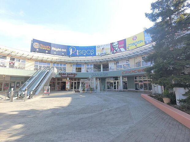 ウニクス伊奈まで2500m 車5分