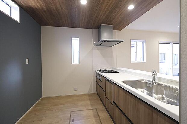 ◆人気の対面式キッチン。お食事の準備をしながらでもご家族とのコミュニケーションを楽しめます♪ぜひご見学の際にはキッチンに立ち、生活をイメージしてください。