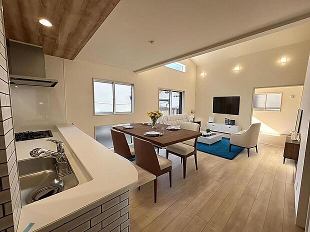 ◆大きな窓は遮音性に優れたペアガラスの窓となっています。リビングでたくさんはしゃいで遊んでも、お子様の声を気にしなくて大丈夫です♪※家具はCGです