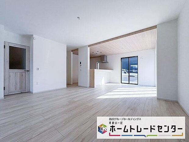 ◆人気の対面式キッチン。お食事の準備をしながらでもご家族とのコミュニケーションを楽しめます♪ぜひご見学の際にはキッチンに立ち、生活をイメージしてください。