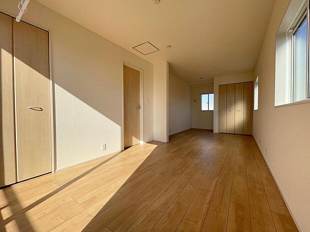 ◆居室のサッシにはペアガラスを採用、高い断熱性による省エネと結露対策に有効です。室内を快適な空間に代えてくれます。現地の通風や採光も実際にご確認下さいませ。