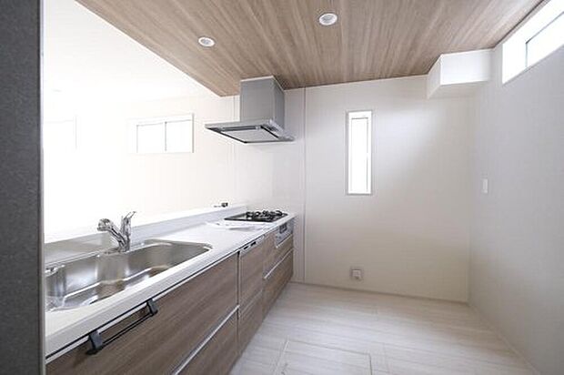 ◆人気の対面式キッチン。お食事の準備をしながらでもご家族とのコミュニケーションを楽しめます♪ぜひご見学の際にはキッチンに立ち、生活をイメージしてください。