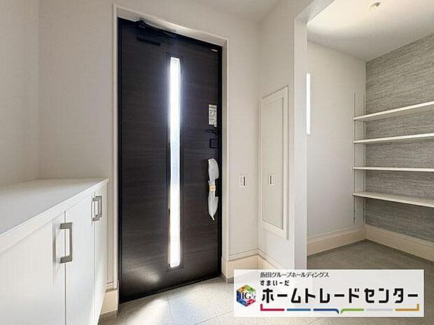 ◆お家で出会う人々を迎える玄関だからこそ、広々清潔感あふれる空間にしたいものです。採光・通風にも配慮された設計で毎日明るい空間をキープします♪