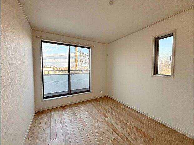 ◆居室のサッシにはペアガラスを採用、高い断熱性による省エネと結露対策に有効です。室内を快適な空間に代えてくれます。現地の通風や採光も実際にご確認下さいませ。