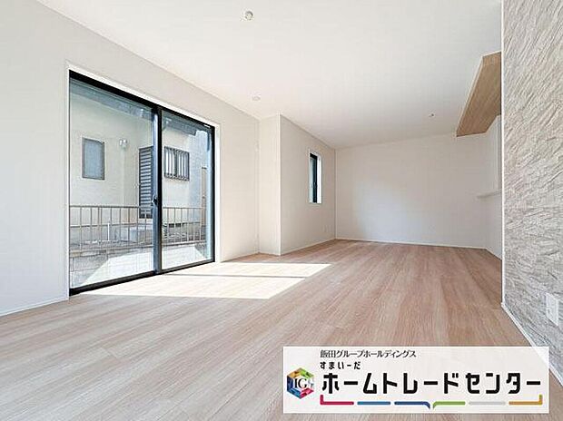 ◆リビングを温かく居心地の良い空間にしてくれる木目調の柔らかな風合い。休日はご家族みんなの癒しや憩いの場となってくれます♪