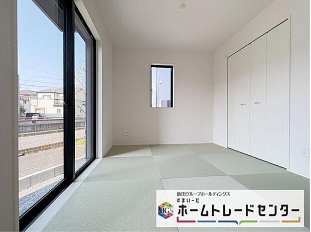 ◆リビングと隣接したお部屋では、ゴロゴロする、お子様を寝かせる、客間として利用するなど、ライフスタイルに合わせて変化をもたらすことができます。