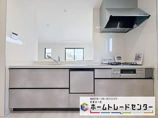 ◆人気の対面式キッチン。お食事の準備をしながらでもご家族とのコミュニケーションを楽しめます♪ぜひご見学の際にはキッチンに立ち、生活をイメージしてください。