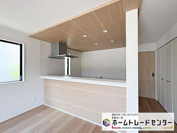 ◆人気の対面式キッチン。お食事の準備をしながらでもご家族とのコミュニケーションを楽しめます♪ぜひご見学の際にはキッチンに立ち、生活をイメージしてください。