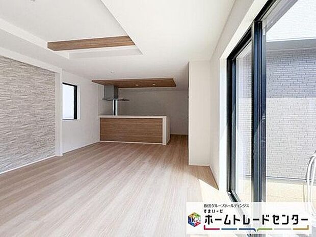 ◆大きな窓は遮音性に優れたペアガラスの窓となっています。リビングでたくさんはしゃいで遊んでも、お子様の声を気にしなくて大丈夫です♪