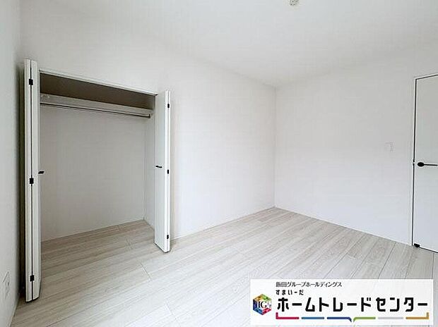 ◆2階の各居室にはそれぞれ収納を完備!しっかりとした容量のスペースを確保しているので、お部屋は美しい空間を保てますね♪