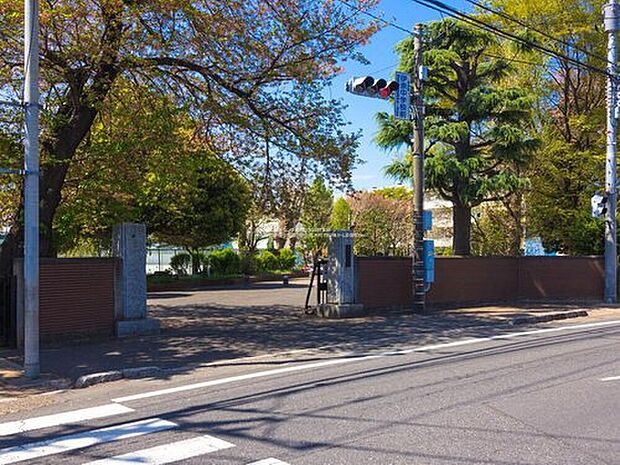 伊奈町立伊奈中学校（約450m）