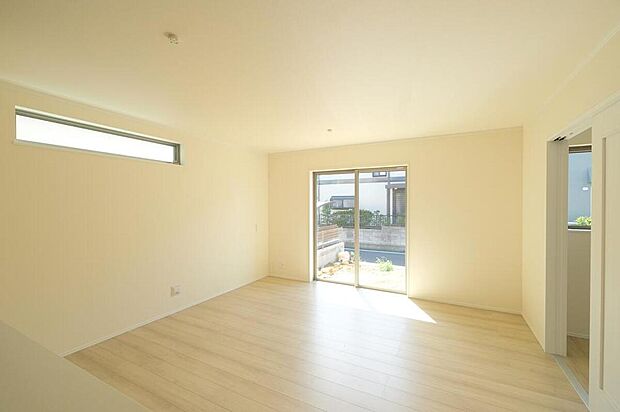 【リビング】◆LDKはご家族みんなが揃う大切な空間です♪テーブルやソファ、カーテン選び、レイアウトを考えるのも楽しいですね♪笑顔溢れる楽しい暮らしをイメージしながらご見学ください♪