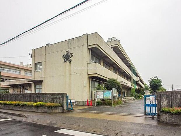 上尾市立大谷小学校（約500m）