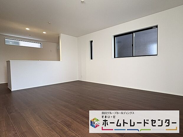 【リビングルーム】◆LDKはご家族みんなが揃う大切な空間です♪テーブルやソファ、カーテン選び、レイアウトを考えるのも楽しいですね♪笑顔溢れる楽しい暮らしをイメージしながらご見学ください♪