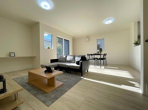 【リビング】◆LDKはご家族みんなが揃う大切な空間です♪テーブルやソファ、カーテン選び、レイアウトを考えるのも楽しいですね♪笑顔溢れる楽しい暮らしをイメージしながらご見学ください♪