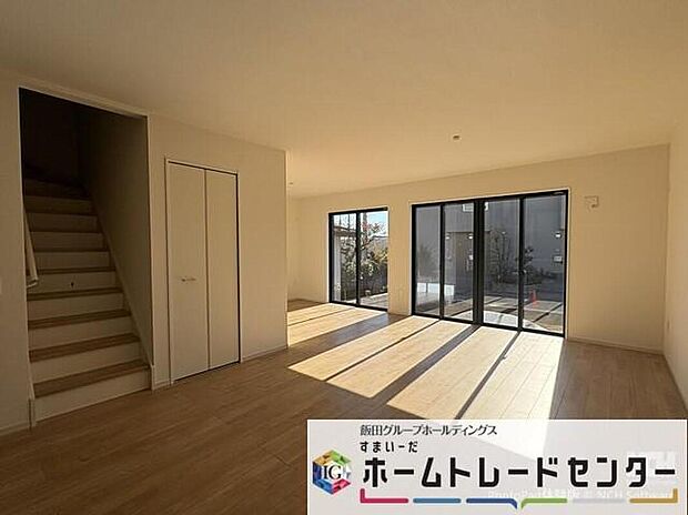 【リビング】◆LDKはご家族みんなが揃う大切な空間です♪テーブルやソファ、カーテン選び、レイアウトを考えるのも楽しいですね♪笑顔溢れる楽しい暮らしをイメージしながらご見学ください♪