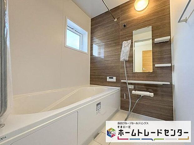 【浴室】◆毎日の疲れをいやす浴室は1坪タイプです。足を伸ばしてゆっくりとくつろげます。浴室暖房乾燥機も標準装備です♪