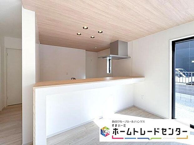 【キッチン】◆人気の対面式キッチン。お食事の準備をしながらでもご家族とのコミュニケーションを楽しめます♪ぜひご見学の際にはキッチンに立ち、生活をイメージしてください。