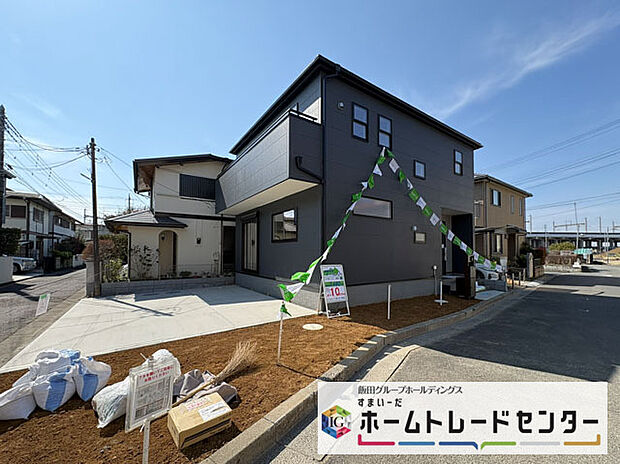 【前面道路含む現地写真】◆平日・お仕事帰りなど、いつでもご案内させていただきます！デザイン・目に見える設備面も大切ですが、耐震構造で地震に強い家の為、次代へ繋ぐ強固な住宅です。