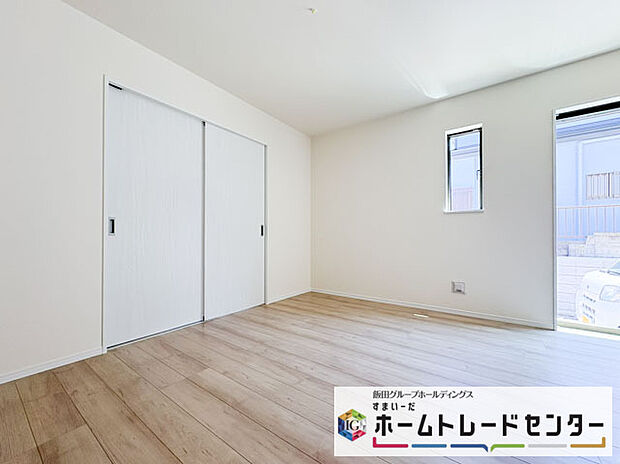 【リビング】◆LDKはご家族みんなが揃う大切な空間です♪テーブルやソファ、カーテン選び、レイアウトを考えるのも楽しいですね♪笑顔溢れる楽しい暮らしをイメージしながらご見学ください♪