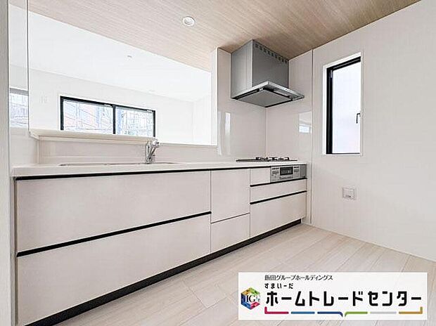 【キッチン】◆人気の対面式キッチン。お食事の準備をしながらでもご家族とのコミュニケーションを楽しめます♪ぜひご見学の際にはキッチンに立ち、生活をイメージしてください。