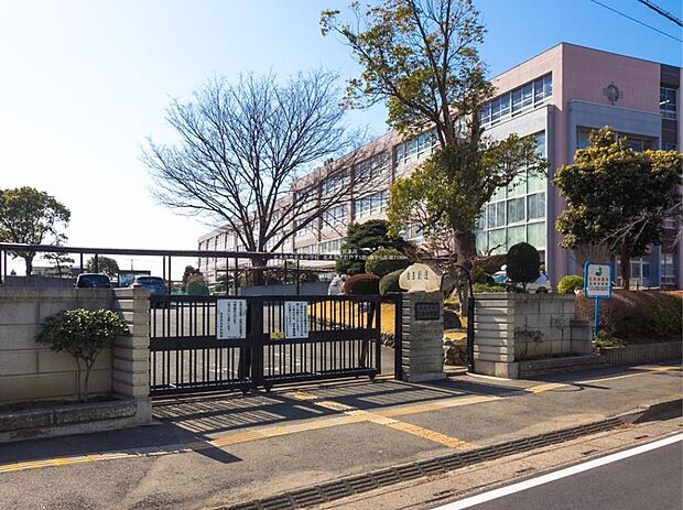 北本市立北本中学校（約2,100m）