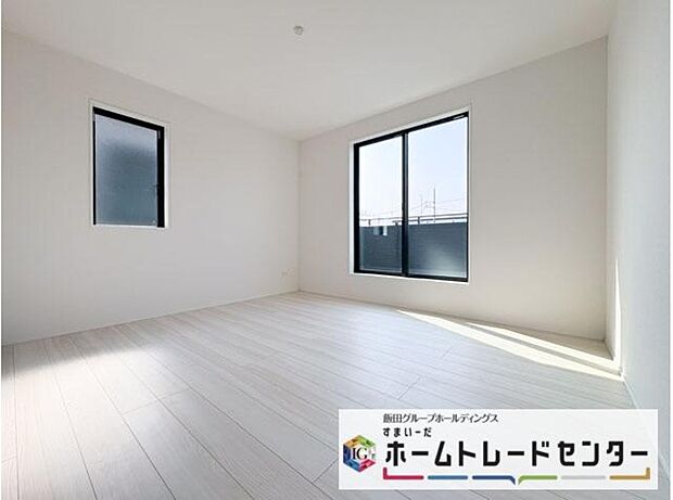 【リビング以外の居室】◆居室のサッシにはペアガラスを採用、高い断熱性による省エネと結露対策に有効です。室内を快適な空間に代えてくれます。現地の通風や採光も実際にご確認下さいませ