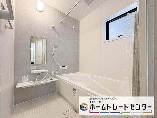 【浴室】◆毎日の疲れをいやす浴室は1坪タイプです。足を伸ばしてゆっくりとくつろげます。浴室暖房乾燥機も標準装備です♪