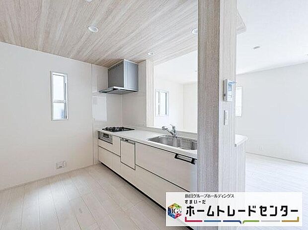 【キッチン】◆人気の対面式キッチン。お食事の準備をしながらでもご家族とのコミュニケーションを楽しめます♪ぜひご見学の際にはキッチンに立ち、生活をイメージしてください。