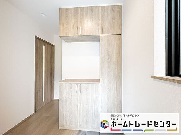 【玄関】◆お家で出会う人々を迎える玄関だからこそ、広々清潔感あふれる空間にしたいものです。採光・通風にも配慮された設計で毎日明るい空間をキープします♪