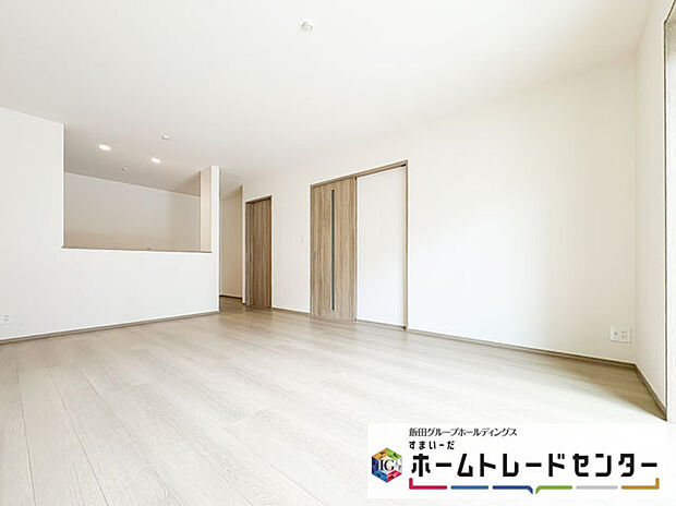 【リビング】◆LDKはご家族みんなが揃う大切な空間です♪テーブルやソファ、カーテン選び、レイアウトを考えるのも楽しいですね♪笑顔溢れる楽しい暮らしをイメージしながらご見学ください♪
