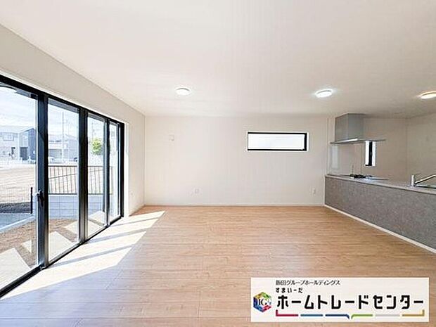 【リビング】◆LDKはご家族みんなが揃う大切な空間です♪テーブルやソファ、カーテン選び、レイアウトを考えるのも楽しいですね♪笑顔溢れる楽しい暮らしをイメージしながらご見学ください♪