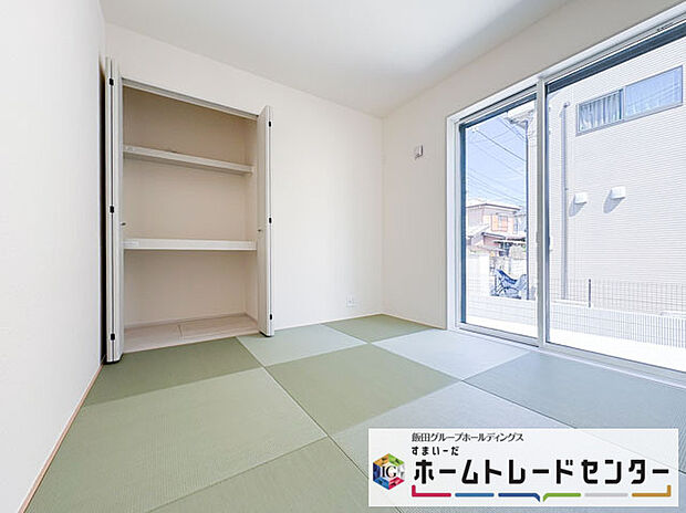 【リビング以外の居室】◆居室のサッシにはペアガラスを採用、高い断熱性による省エネと結露対策に有効です。室内を快適な空間に代えてくれます。現地の通風や採光も実際にご確認下さいませ。