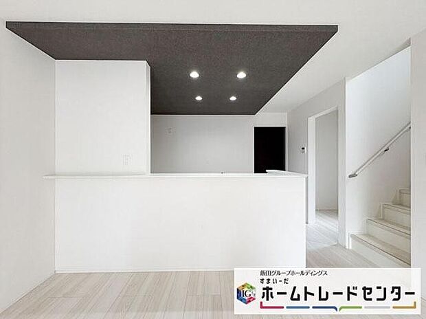 【キッチン】◆人気の対面式キッチン。お食事の準備をしながらでもご家族とのコミュニケーションを楽しめます♪ぜひご見学の際にはキッチンに立ち、生活をイメージしてください。