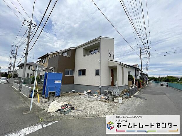 【前面道路含む現地写真】◆平日・お仕事帰りなど、いつでもご案内させていただきます！デザイン・目に見える設備面も大切ですが、耐震構造で地震に強い家の為、次代へ繋ぐ強固な住宅です。