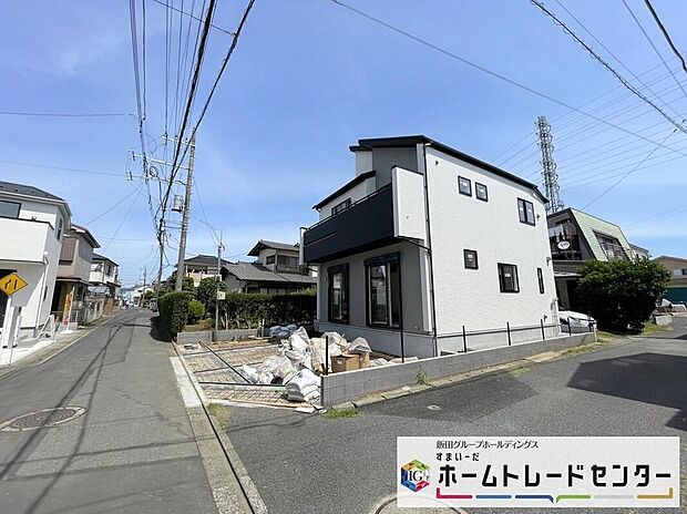 【前面道路含む現地写真】◆平日・お仕事帰りなど、いつでもご案内させていただきます！デザイン・目に見える設備面も大切ですが、耐震構造で地震に強い家の為、次代へ繋ぐ強固な住宅です。