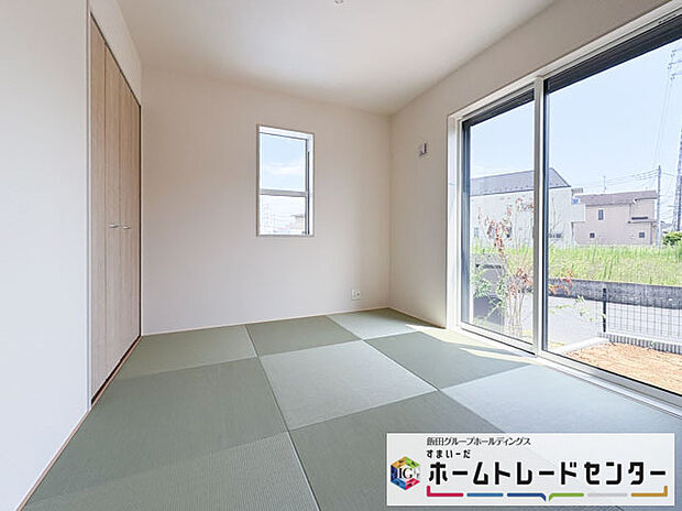 【リビング以外の居室】◆リビングと隣接したお部屋では、ゴロゴロする、お子様を寝かせる、客間として利用するなど、ライフスタイルに合わせて変化をもたらすことができます。