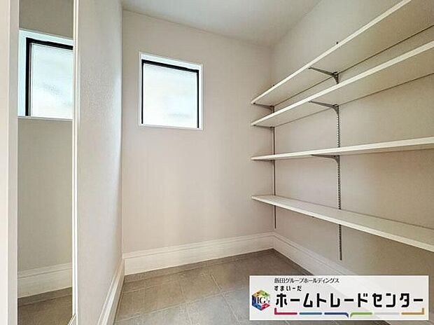 【玄関】◆TVモニター付きインターホンはカラーモニターで来訪者もひとめで分かります♪留守の間の来訪者が確認できる嬉しい録画機能付き!お子様が一人で留守番の間も安心です。