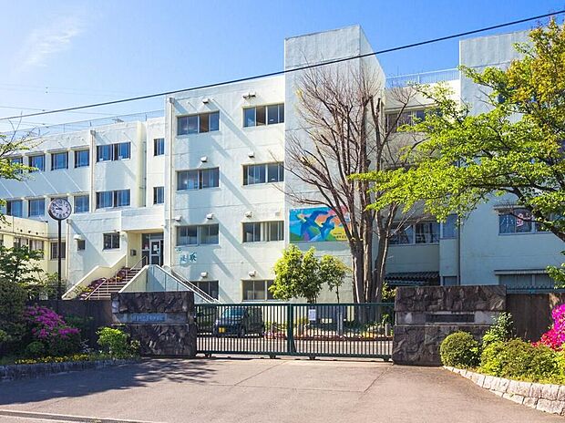 伊奈町立小針中学校（約1,560m）