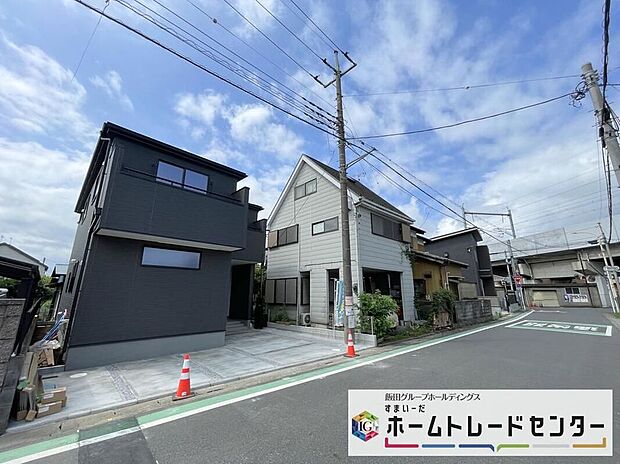 【前面道路含む現地写真】◆平日・お仕事帰りなど、いつでもご案内させていただきます!デザイン・目に見える設備面も大切ですが、耐震構造で地震に強い家の為、次代へ繋ぐ強固な住宅です。