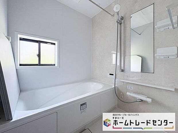 【浴室】◆毎日の疲れをいやす浴室は1坪タイプです。足を伸ばしてゆっくりとくつろげます。浴室暖房乾燥機も標準装備です♪