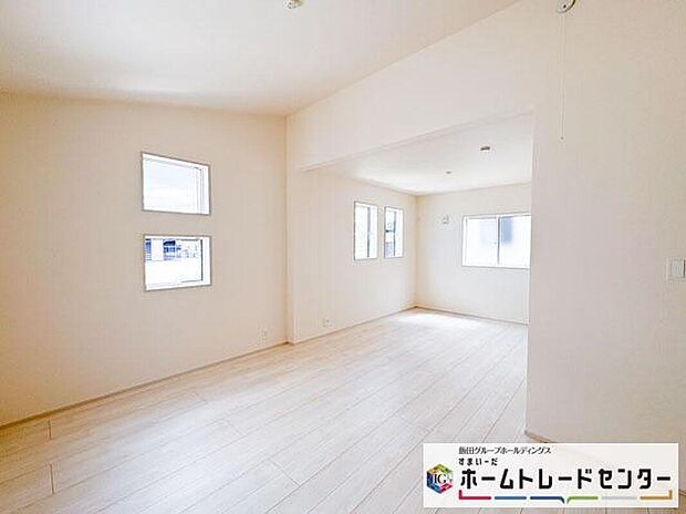 【リビング以外の居室】◆2階の各居室にはそれぞれ収納を完備！しっかりとした容量のスペースを確保しているので、お部屋は美しい空間を保てますね♪
