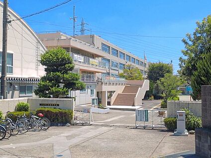 さいたま市立七里中学校 700m(徒歩9分)