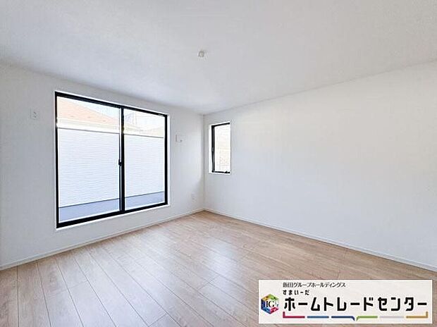 【リビング以外の居室】◆居室のサッシにはペアガラスを採用、高い断熱性による省エネと結露対策に有効です。室内を快適な空間に代えてくれます。現地の通風や採光も実際にご確認下さいませ