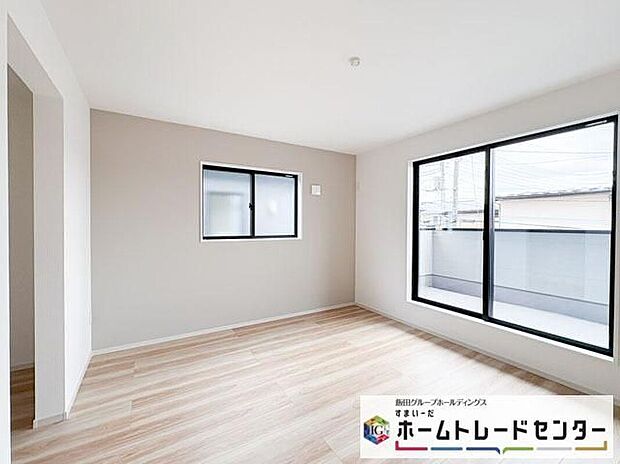 【リビング以外の居室】◆居室のサッシにはペアガラスを採用、高い断熱性による省エネと結露対策に有効です。室内を快適な空間に代えてくれます。現地の通風や採光も実際にご確認下さいませ。