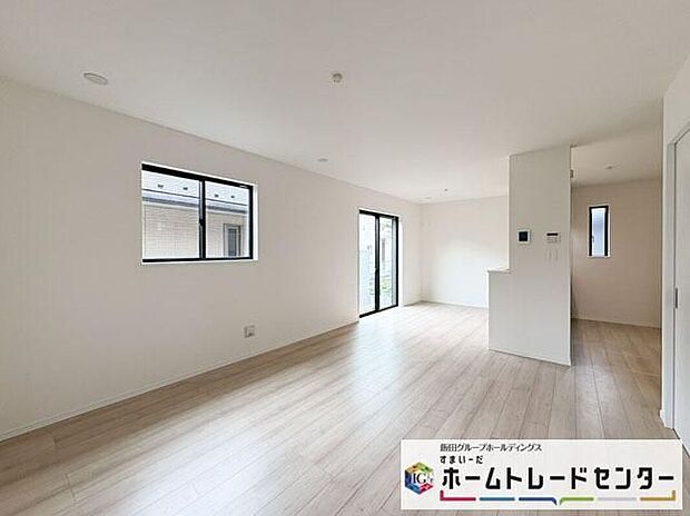 【リビング】◆LDKはご家族みんなが揃う大切な空間です♪テーブルやソファ、カーテン選び、レイアウトを考えるのも楽しいですね♪笑顔溢れる楽しい暮らしをイメージしながらご見学ください♪