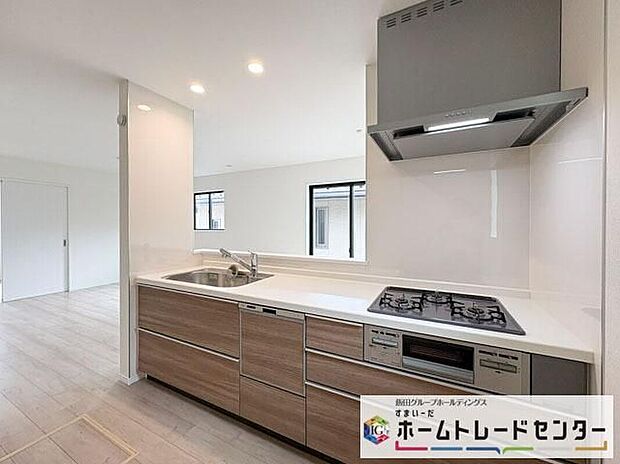【キッチン】◆人気の対面式キッチン。お食事の準備をしながらでもご家族とのコミュニケーションを楽しめます♪ぜひご見学の際にはキッチンに立ち、生活をイメージしてください。