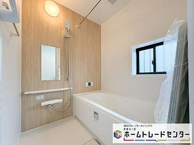 【浴室】◆毎日の疲れをいやす浴室は1坪タイプです。足を伸ばしてゆっくりとくつろげます。浴室暖房乾燥機も標準装備です♪