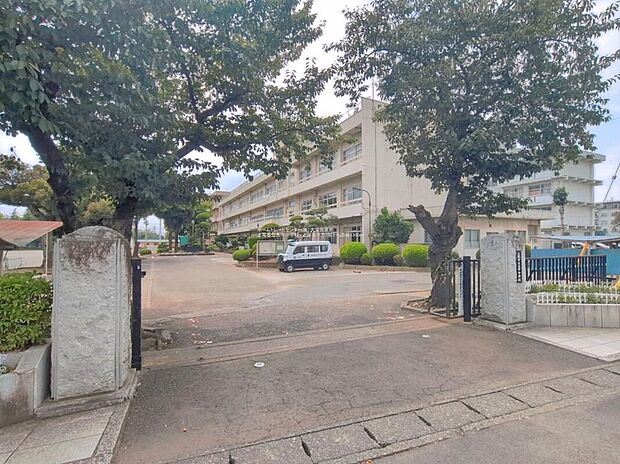 上尾市立太平中学校(約1,300m)
